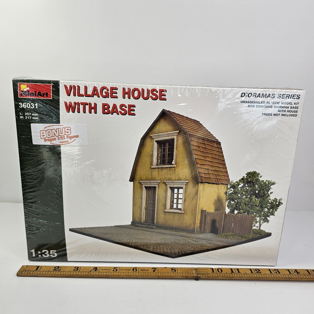 SEALED MiniArt 36031 Village House W/ Base BONUS Figure 1/35 Model Kit NEW